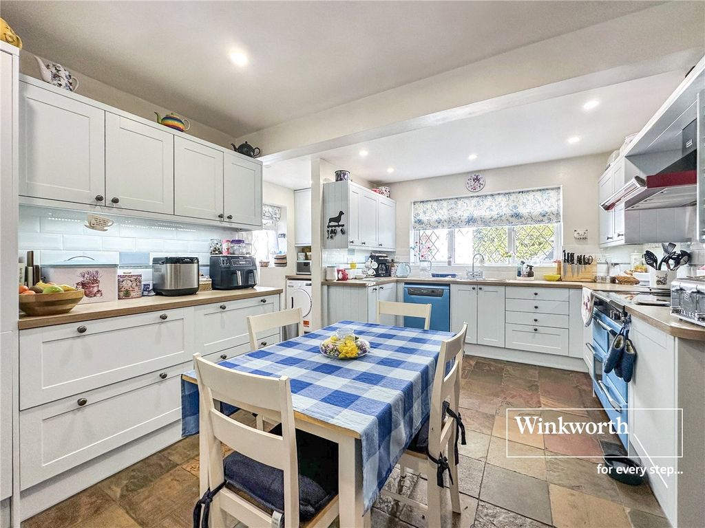 Property photo 2 of 20 Picture No. 11