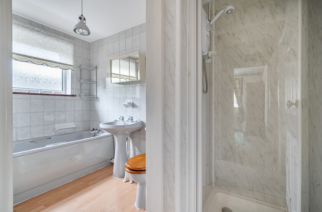 Property photo 3 of 25 1395236-4-694A750...