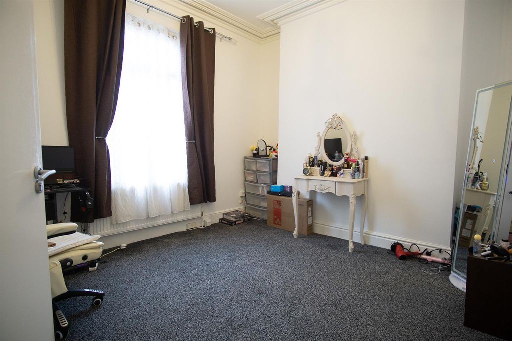 Property photo 3 of 12 Reception 1