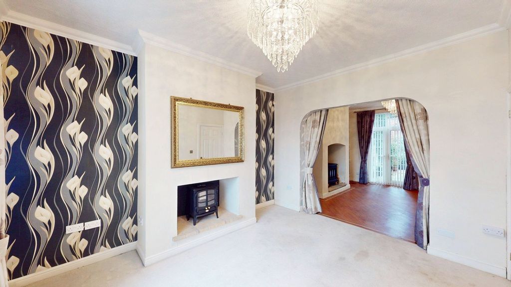 Property photo 2 of 16 Lounge