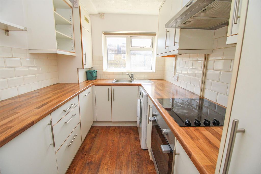 Property photo 2 of 8 Img_5842.Jpg