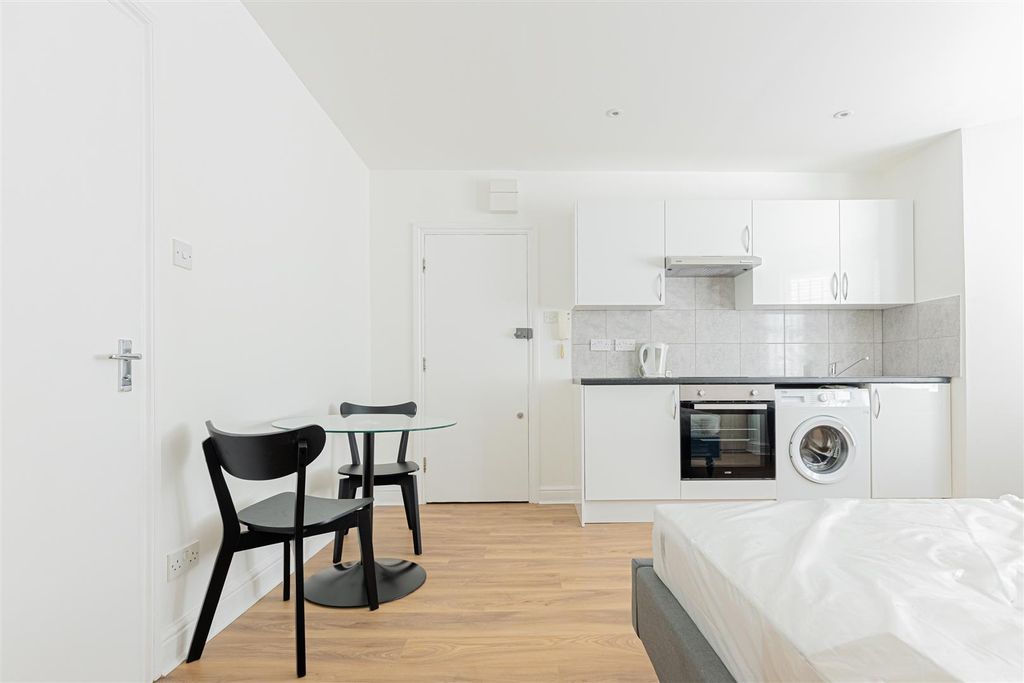 Property photo 3 of 9 Lexham Gardens (3).Jpg