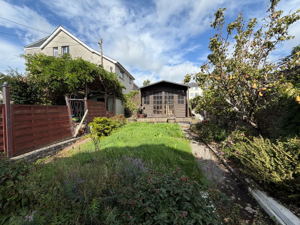 Property photo 3 of 8 Keaton Road, Ivybridge