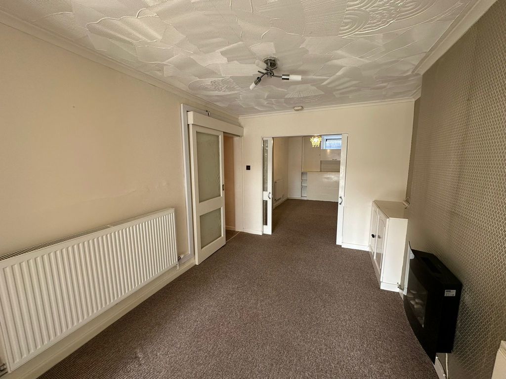 Property photo 3 of 7 Photo 7