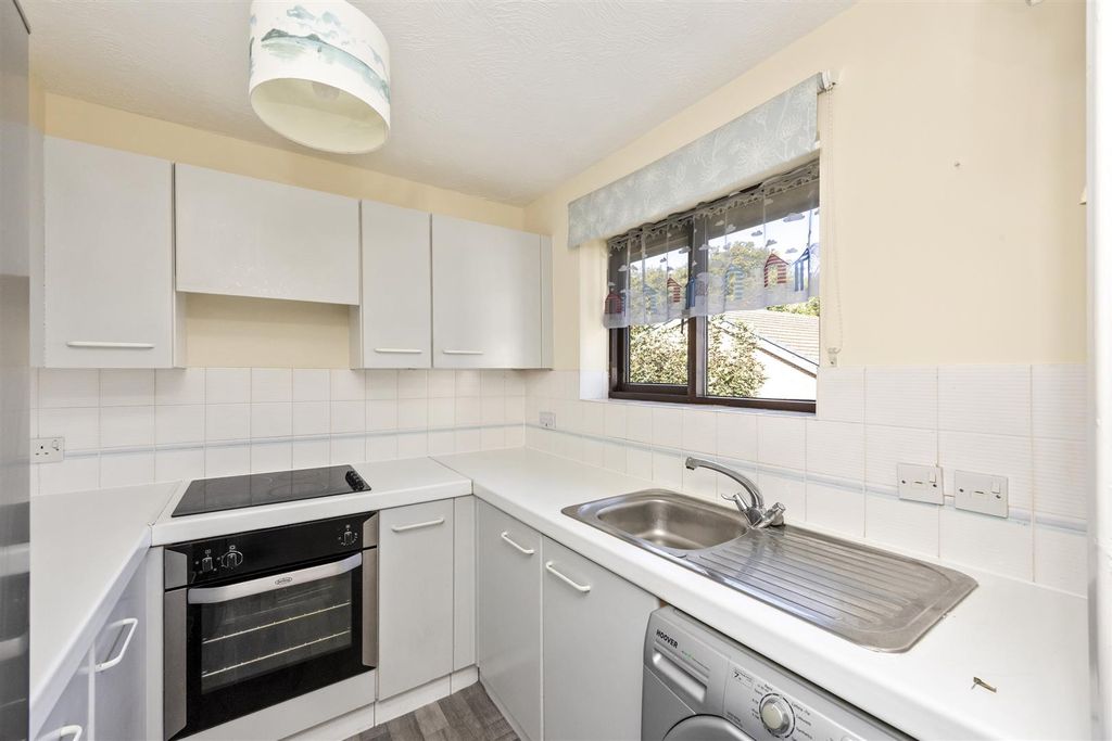 Property photo 3 of 21 Kitchen