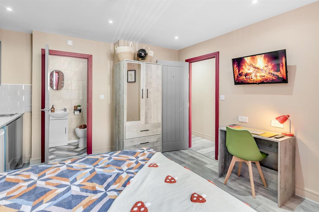 Property photo 3 of 25 26 Ellys Road, Coventry, CV1 4Ew (16).Jpg