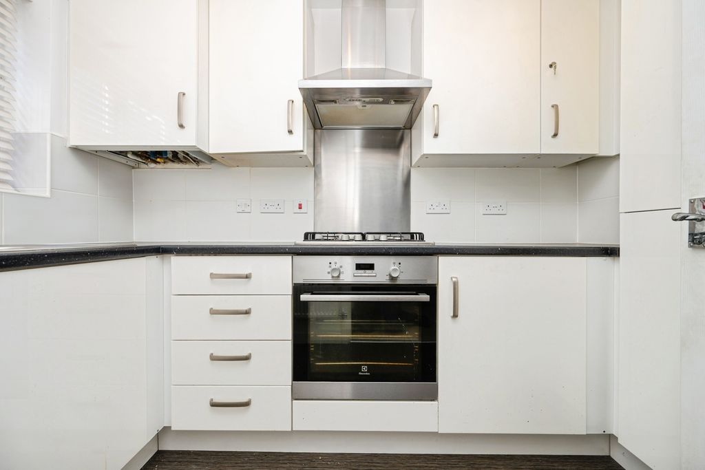 Property photo 3 of 16 Pbox-Img.Jpg