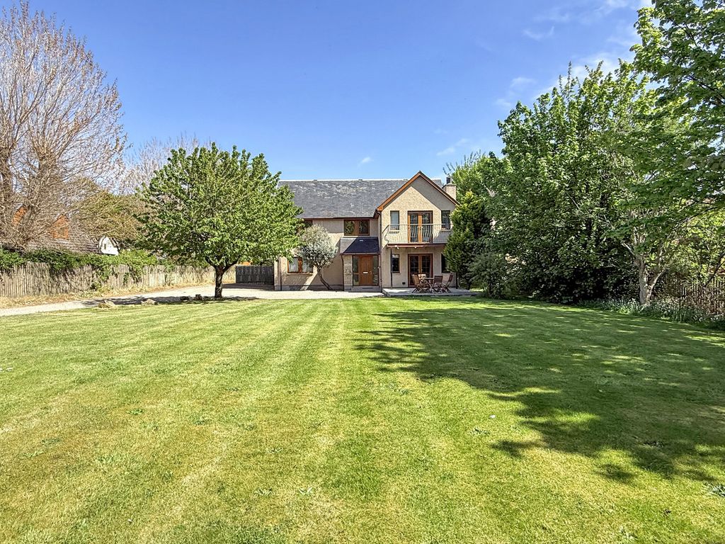 Property photo 2 of 36