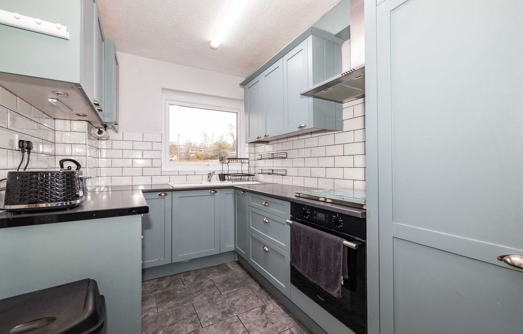 Property photo 3 of 12 Picture 3