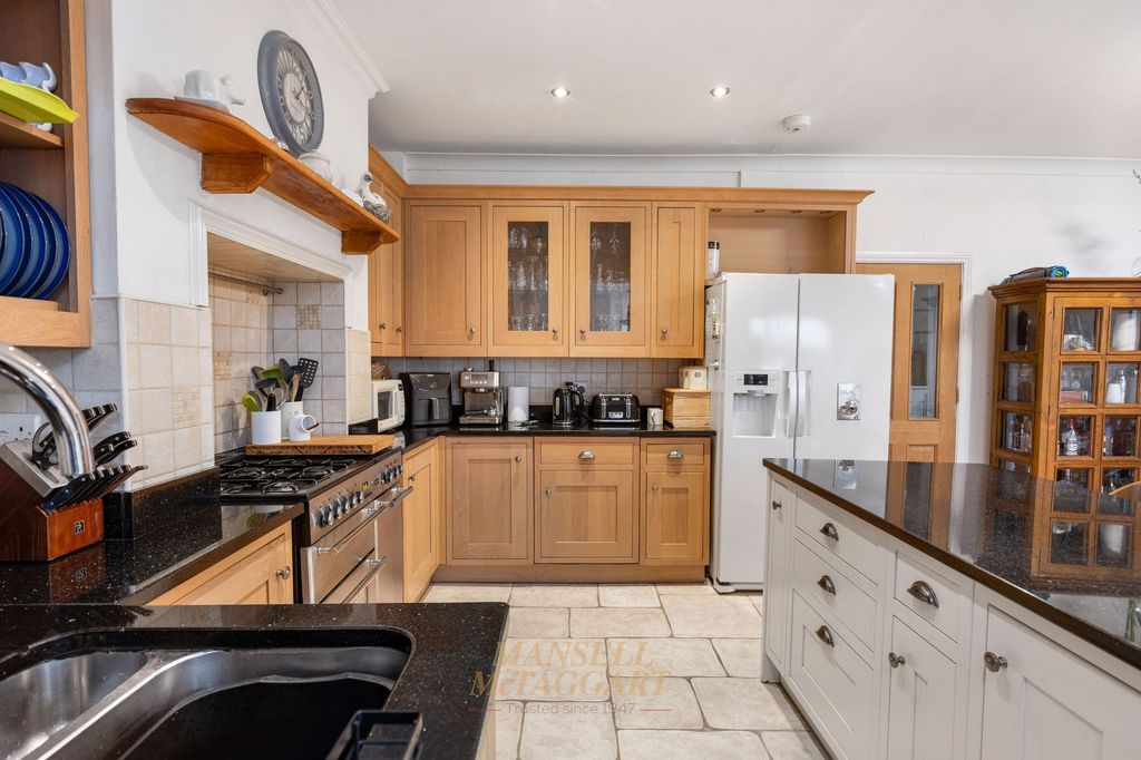 Property photo 3 of 43