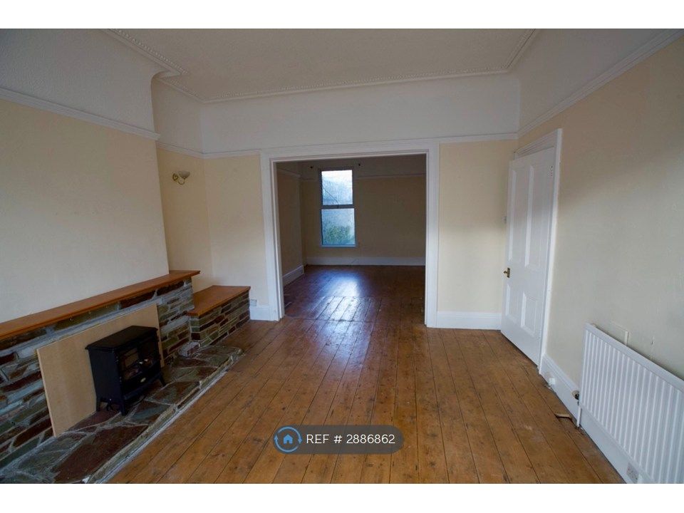 Property photo 3 of 18 Living Room