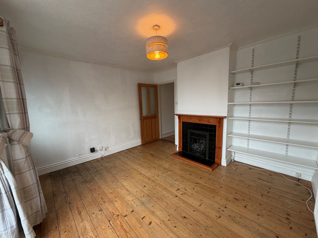 Property photo 3 of 12 Lounge