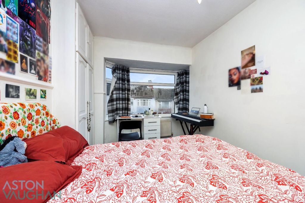 Property photo 3 of 10 Eastbourne Road, 002.Jpg