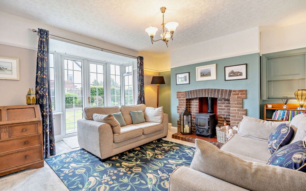 Property photo 3 of 49 8656312-Interior06-800