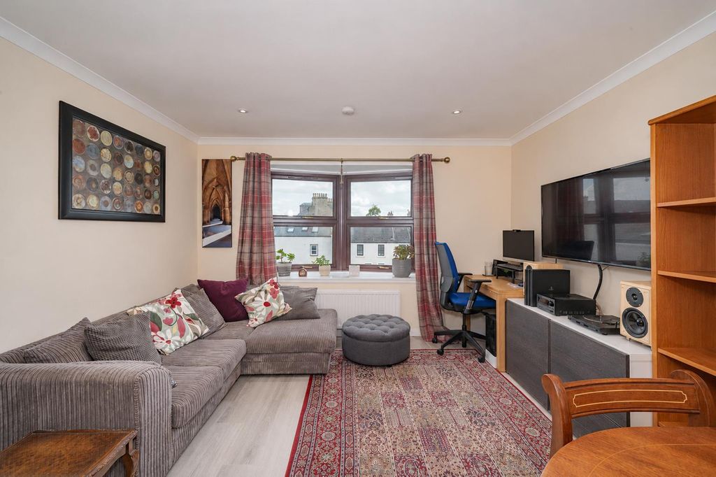 Property photo 2 of 15 Flat 11 Brochtie Court 52 Fort Street Bf-2.Jpg