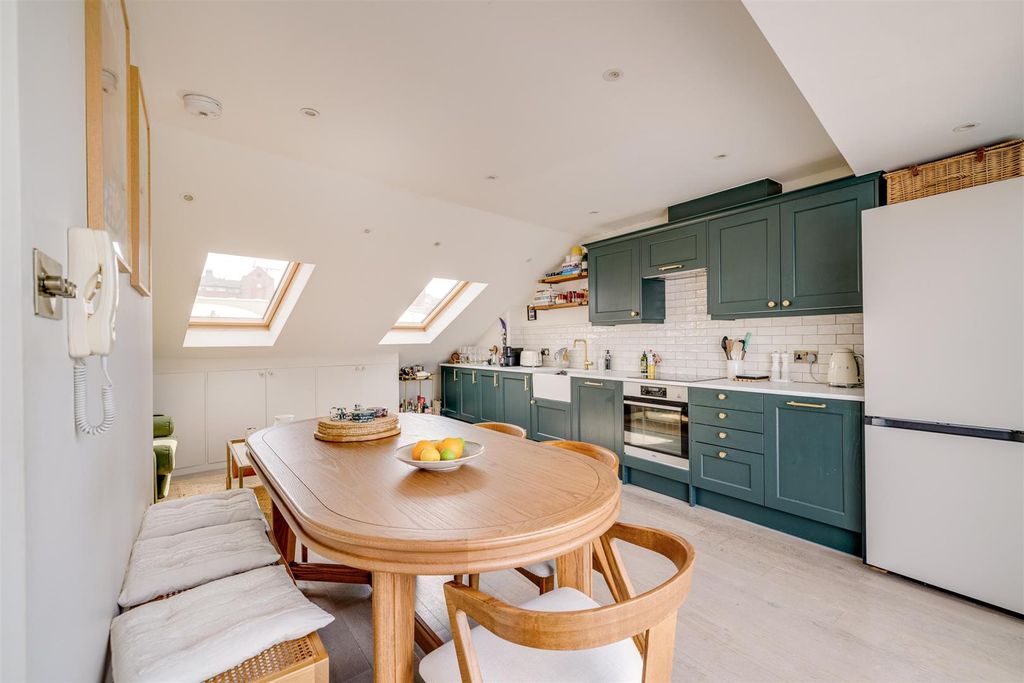 Property photo 3 of 17 Querrin Street 28-14.Jpg