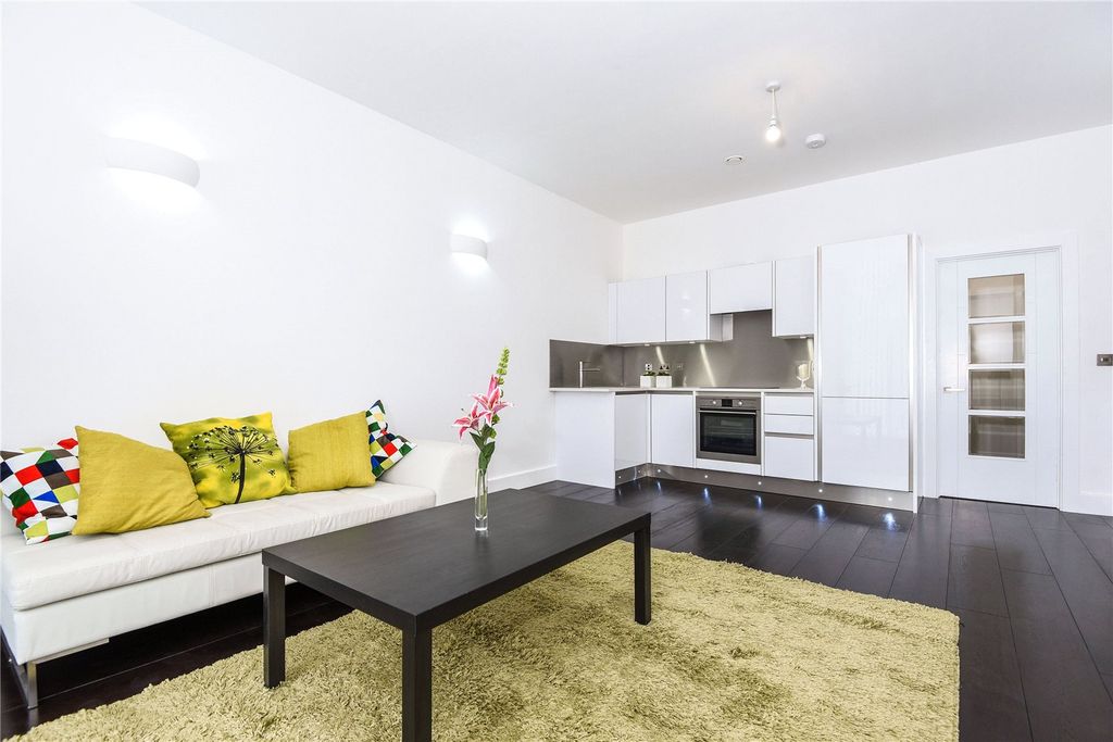 Property photo 2 of 4 Living Room