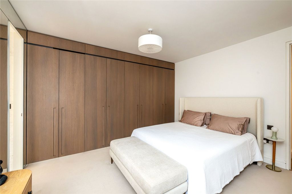 Property photo 2 of 12 Principle Bedroom 2
