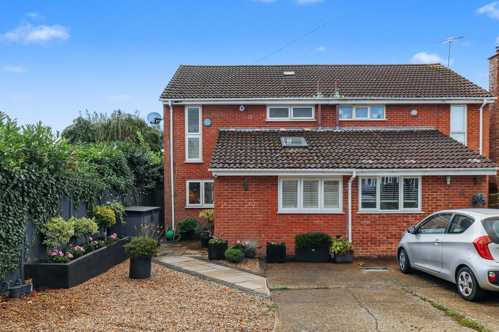 Property photo 2 of 18 External