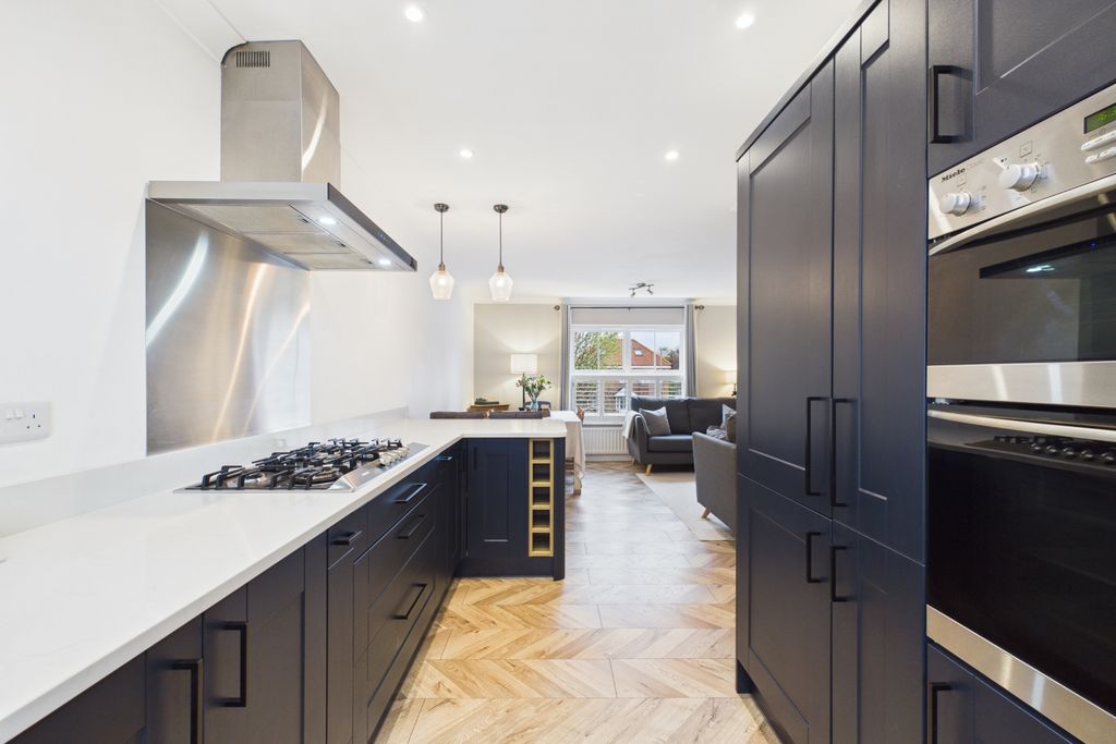 Property photo 2 of 24 Cam02279G0-Pr0082-Still026