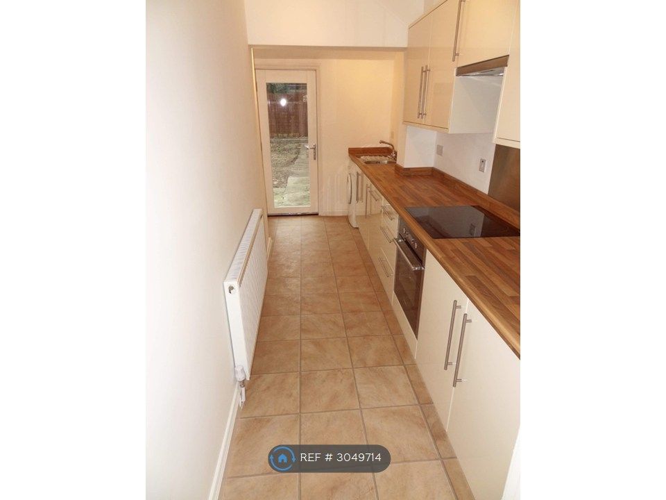 Property photo 3 of 11 Kitchen