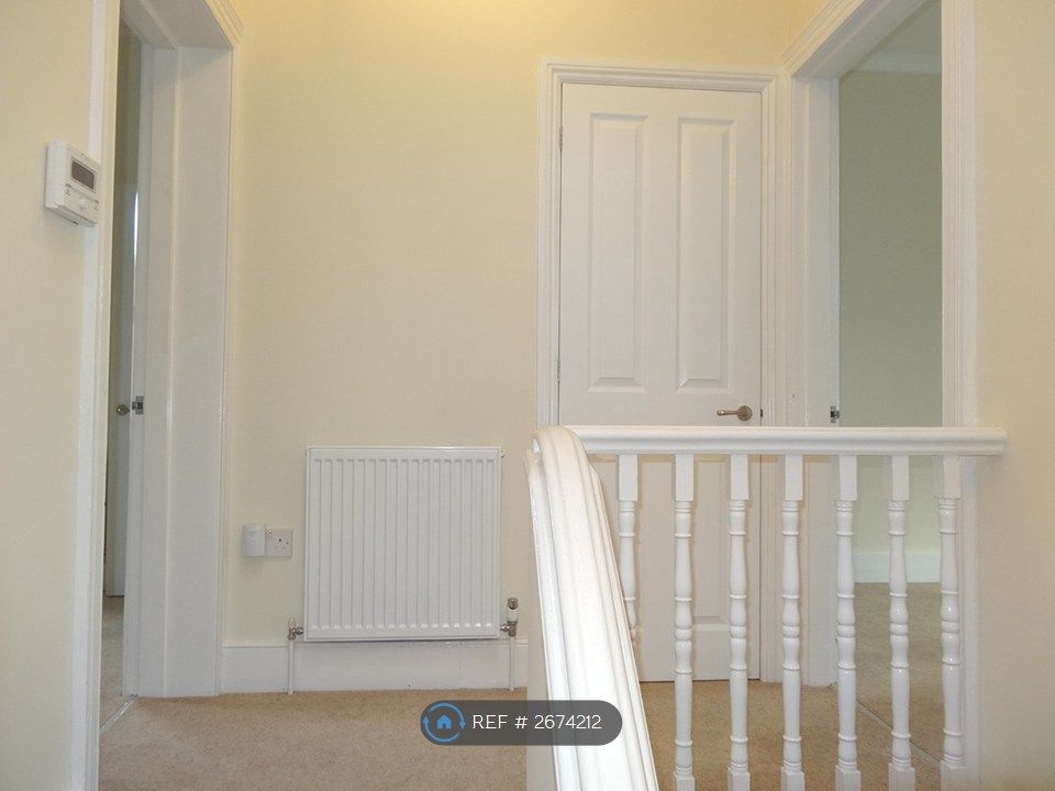 Property photo 3 of 10 Split Level Landing