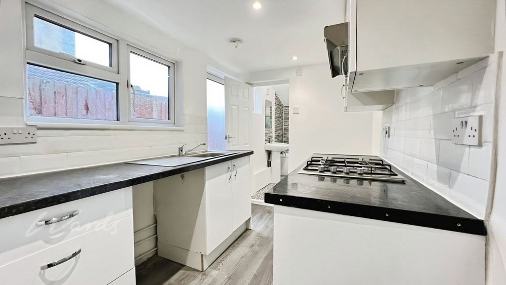 Property photo 2 of 9 Crown Street Kitchen