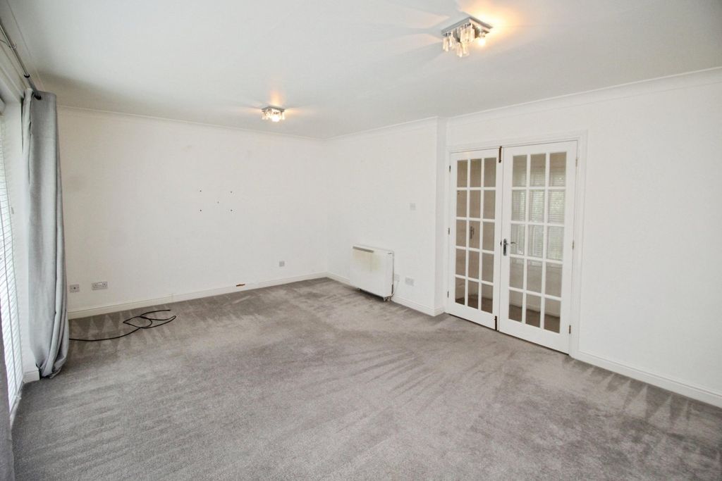 Property photo 3 of 11 Lounge