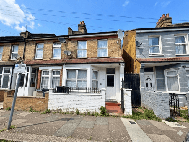 Property photo 1 of 10 3 Bed Terraced House For Sale Stanley Road, Hounslow Tw3