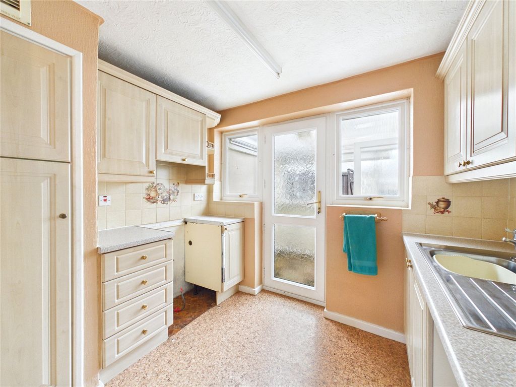 Property photo 2 of 16 Kitchen