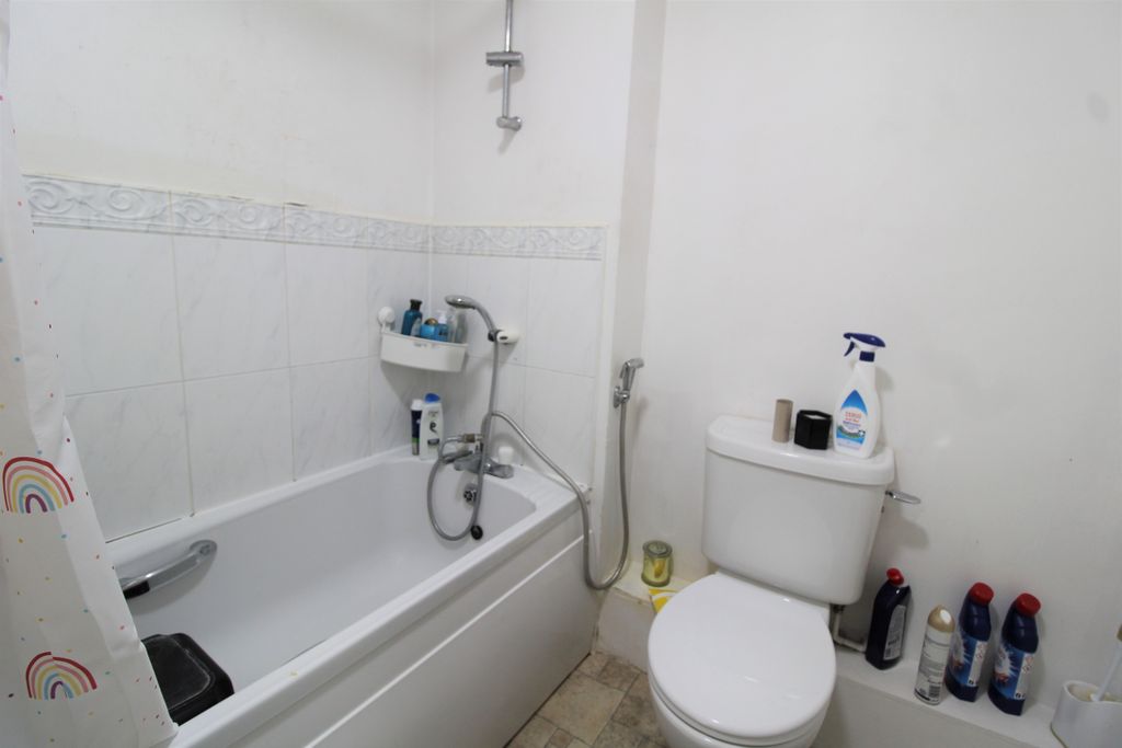 Property photo 3 of 5