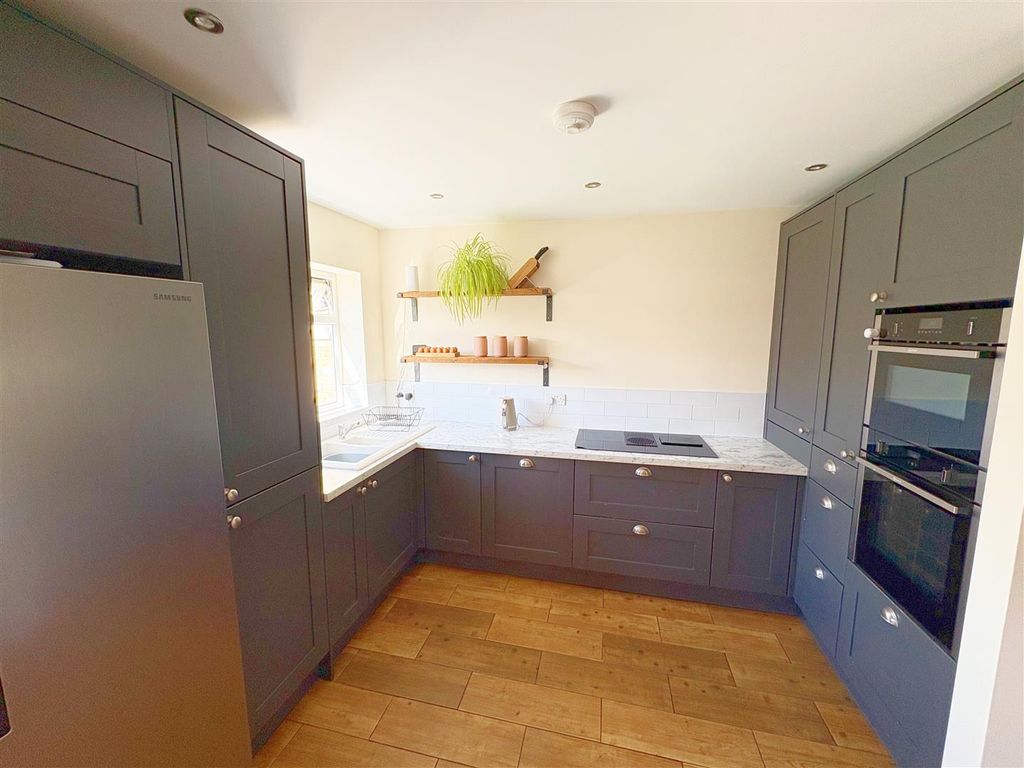 Property photo 2 of 26 Kitchen (6).Jpg