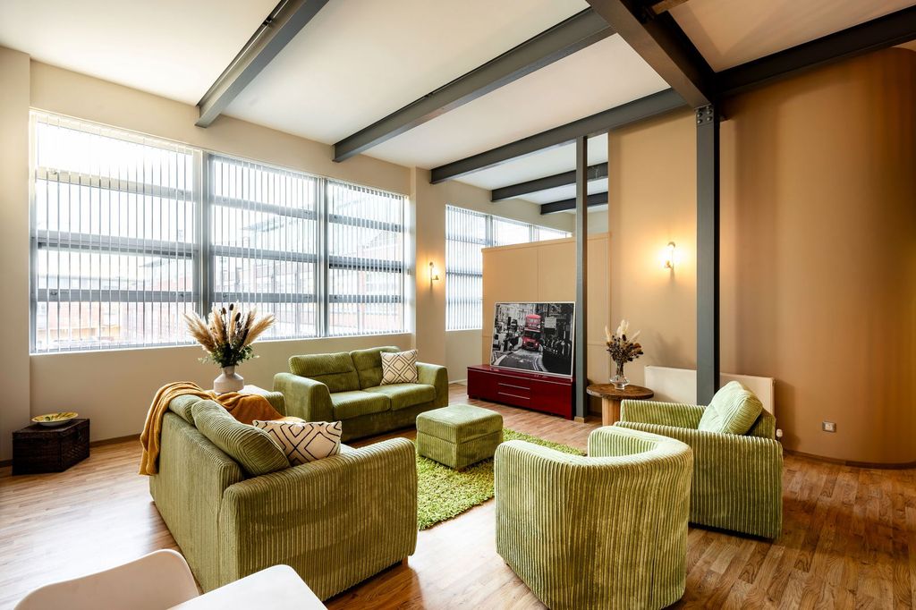 Property photo 2 of 21