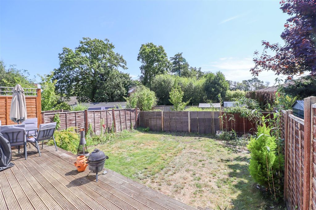 Property photo 2 of 11 Garden
