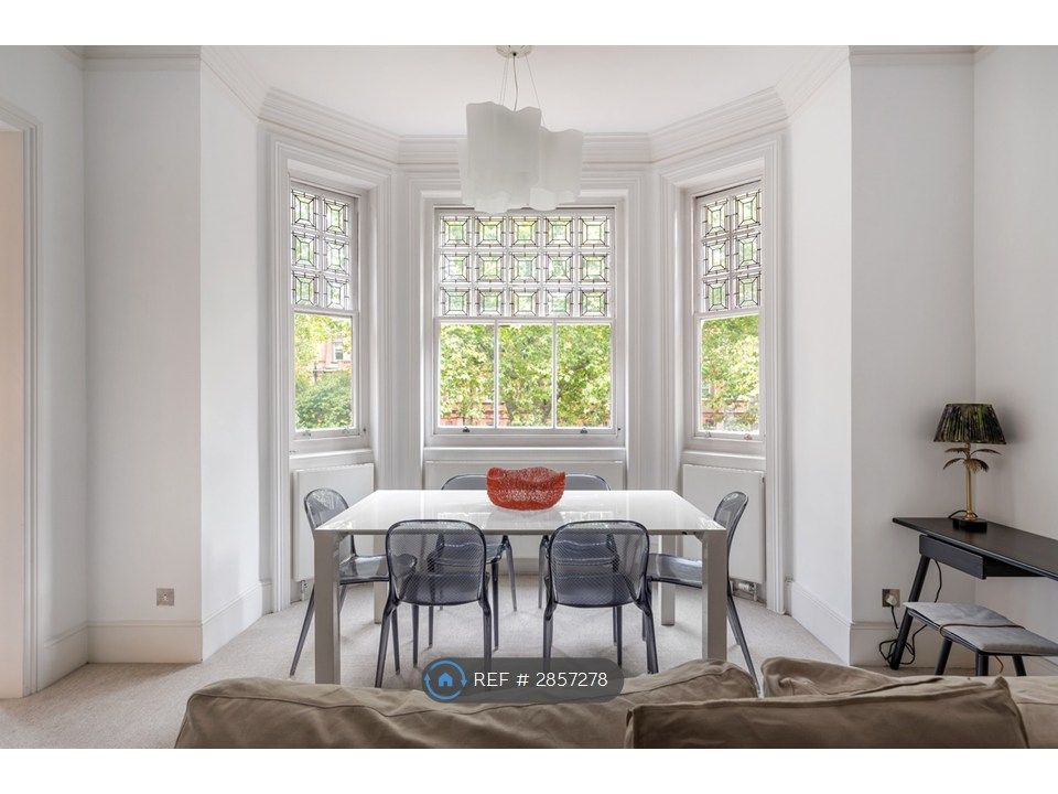 Property photo 2 of 21 Living Room