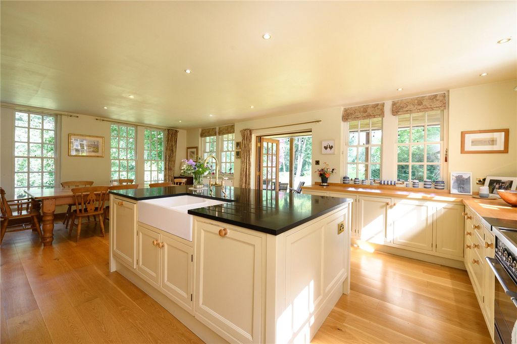 Property photo 3 of 31 Kitchen