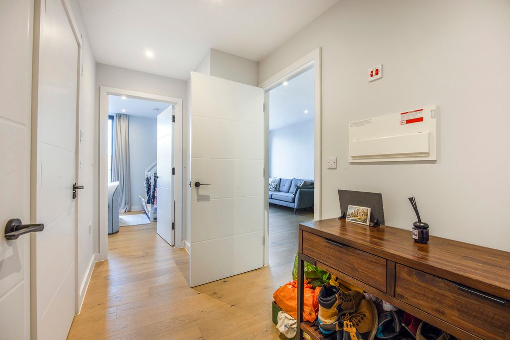 Property photo 2 of 20 Pbox-Img.Jpg