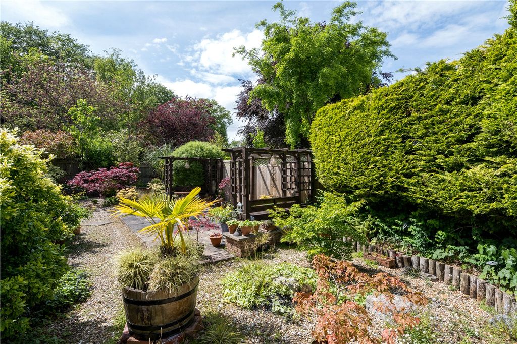 Property photo 2 of 29 Picture No. 24