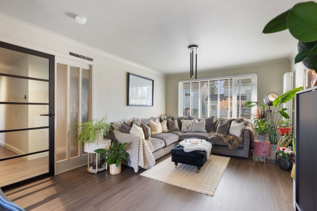 Property photo 3 of 18 Living Room