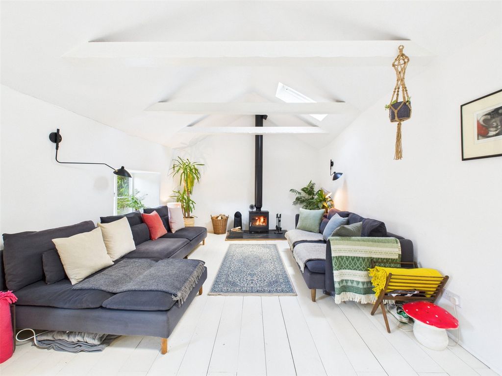 Property photo 2 of 25 Living Room