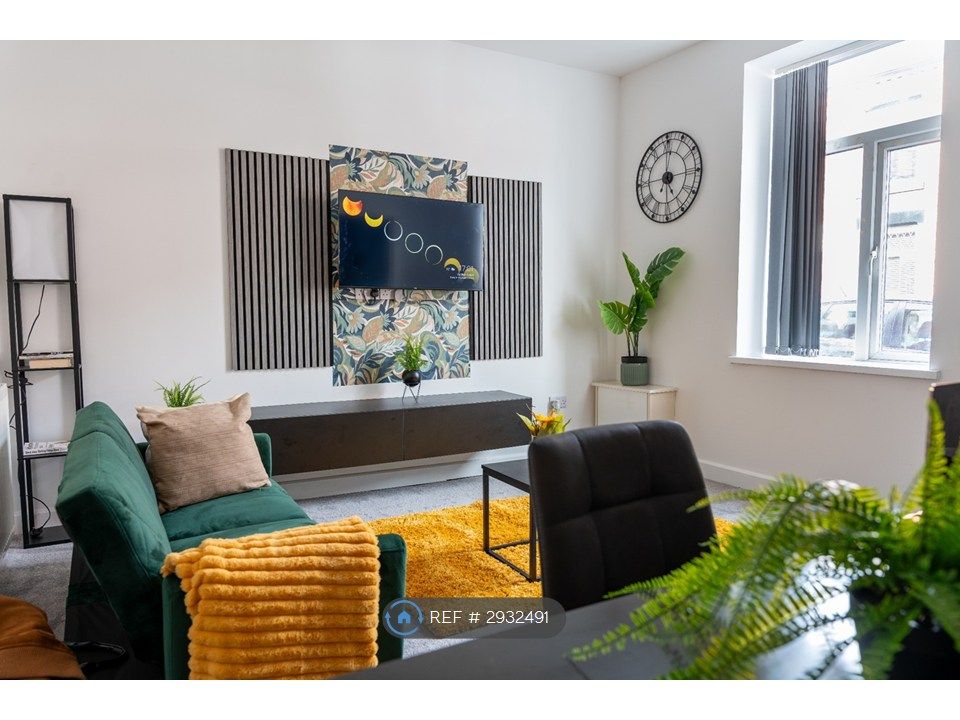 Property photo 1 of 10 Living Room