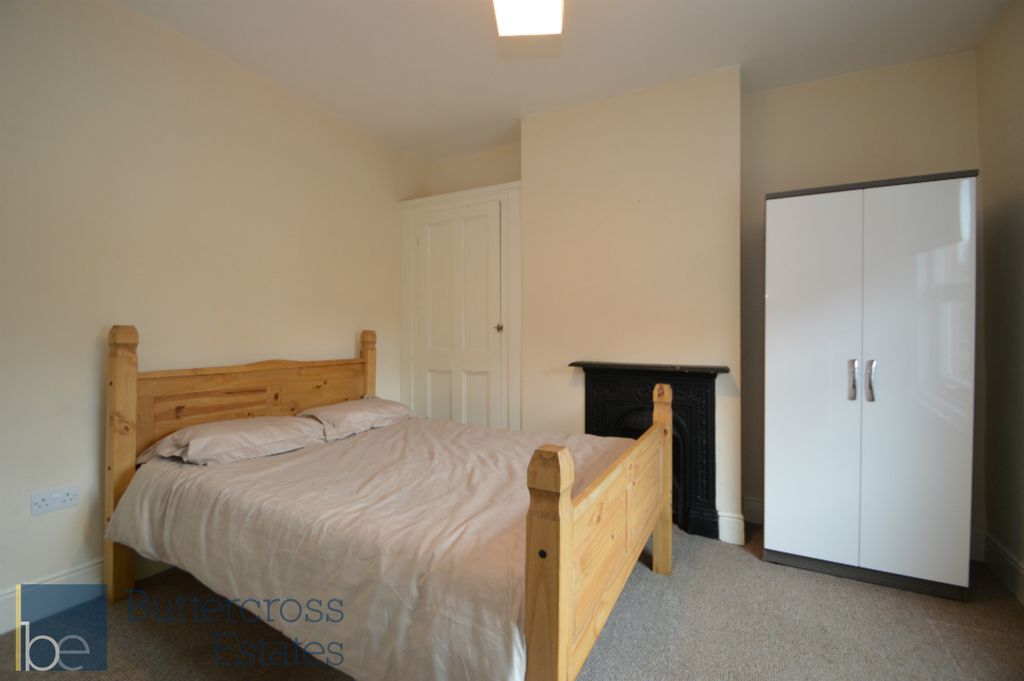 Property photo 1 of 7 Bedroom