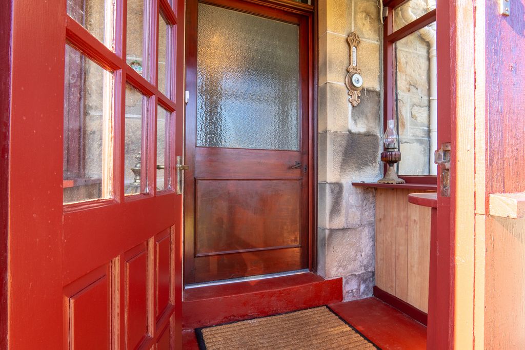 Property photo 2 of 38