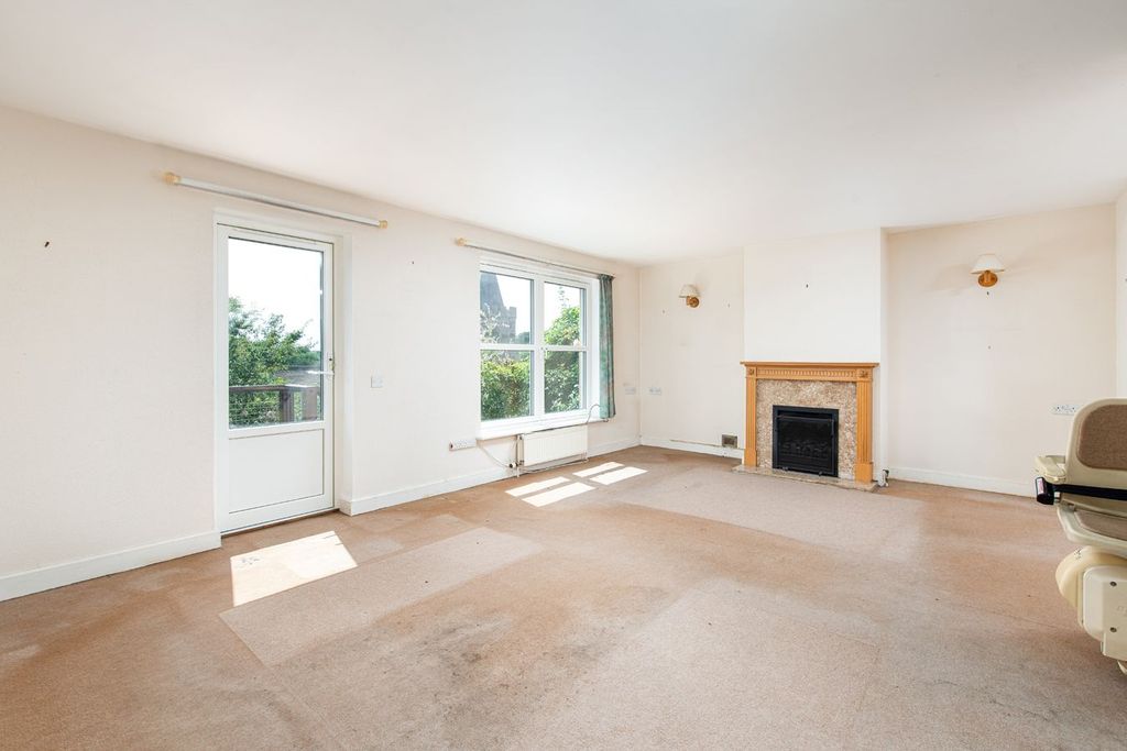 Property photo 3 of 11