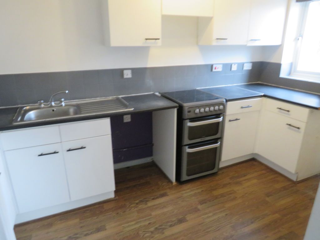 Property photo 2 of 8 Kitchen