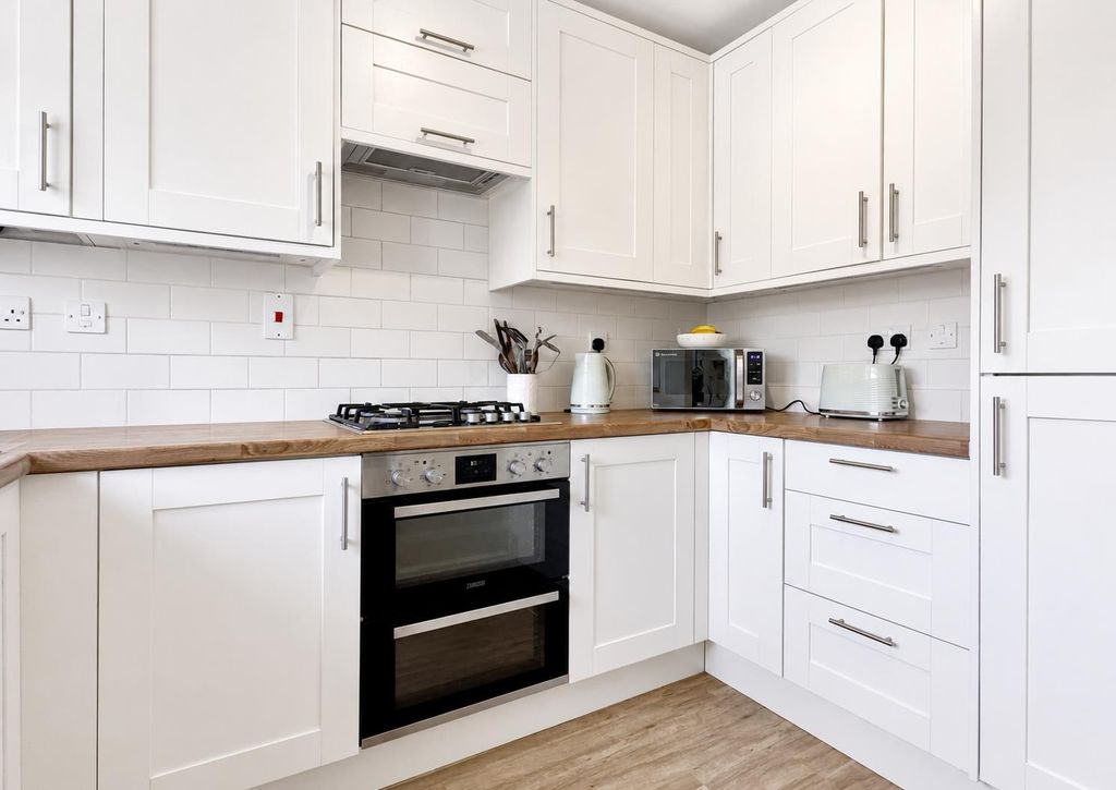Property photo 2 of 18 846C9036-5C2A-453C-B7A8-91Bc8C89644C.Png