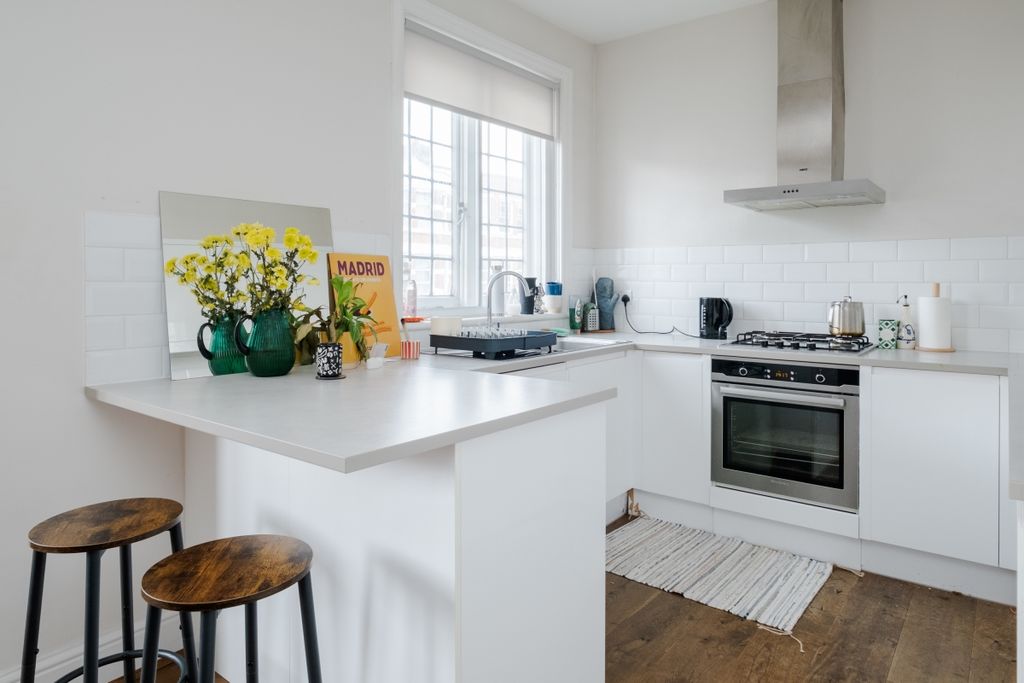 Property photo 2 of 10 339B-Muswell-Hill...