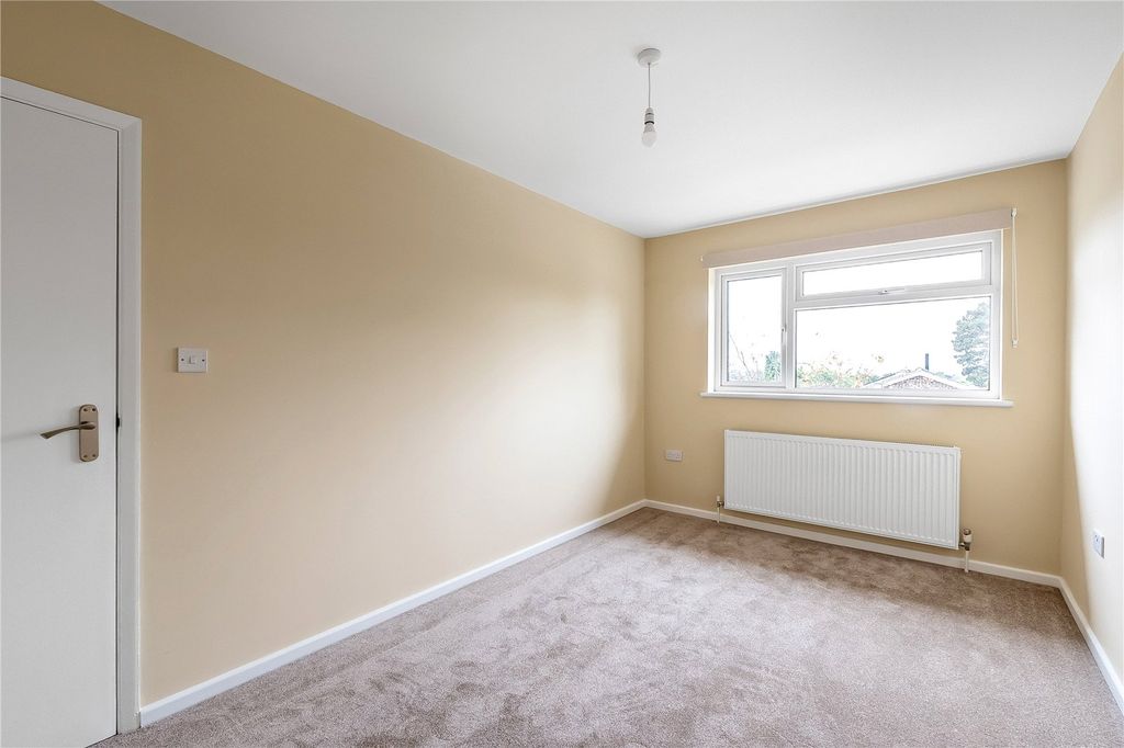 Property photo 2 of 10 Bedroom