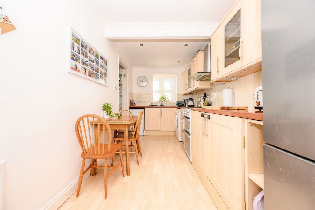 Property photo 2 of 28