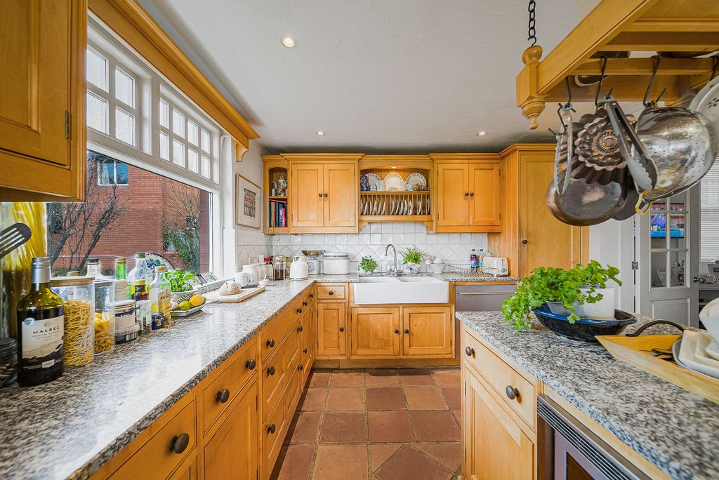 Property photo 2 of 50